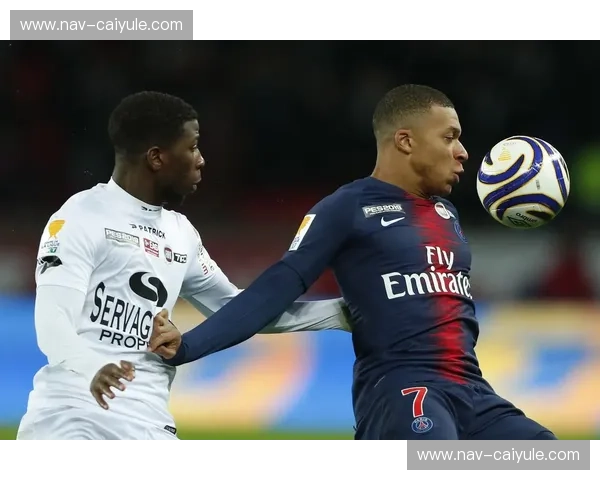 铁蹄与诗意：巴黎圣日耳曼vs甘冈，一场关于阶层、荣耀与奇迹的绿茵博弈